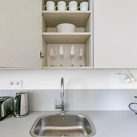 Blueground 5 Furnished Close To Offices Prg-47 Διαμέρισμα *