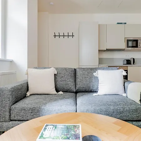 Blueground 5 Furnished Close To Offices Prg-47 * Πράγα