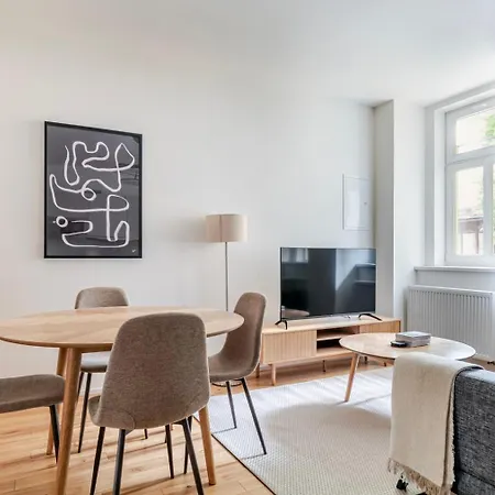 Blueground 5 Furnished Close To Offices Prg-47 Διαμέρισμα *